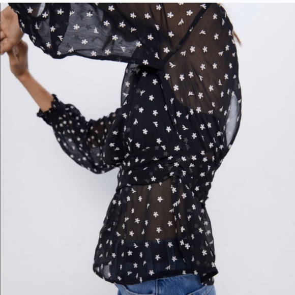 Zara Contrasting Embroidery Sheet Top - Picture 5 of 10